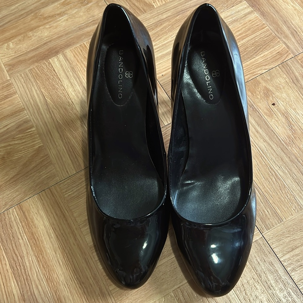 Black heels. EUC.
